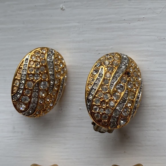💥2 for $20💥 Vintage Gold Tone and Gold and RhinestoneClip On Earrings - Picture 4 of 5